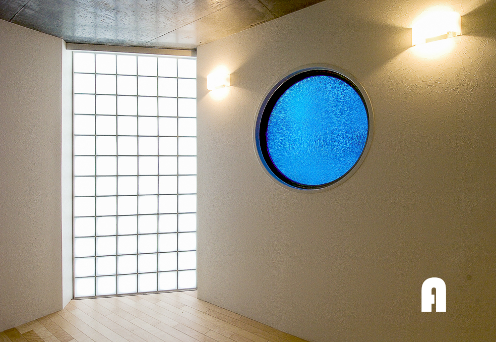 ウィズマーク社(米国)製色ガラスと熱線反射ガラスとの合わせ窓